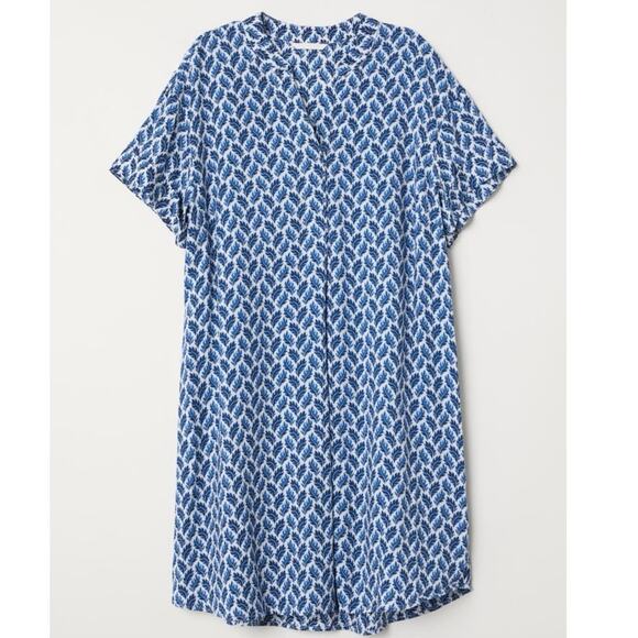 H&M Dresses & Skirts - H&M V-neck dress